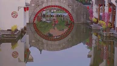 苏州园林拱桥湖水徽派建筑风格的墙体视频的预览图